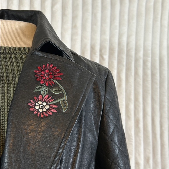 BB Dakota floral embroidered faux leather Moto style jacket, size large - Picture 8 of 11